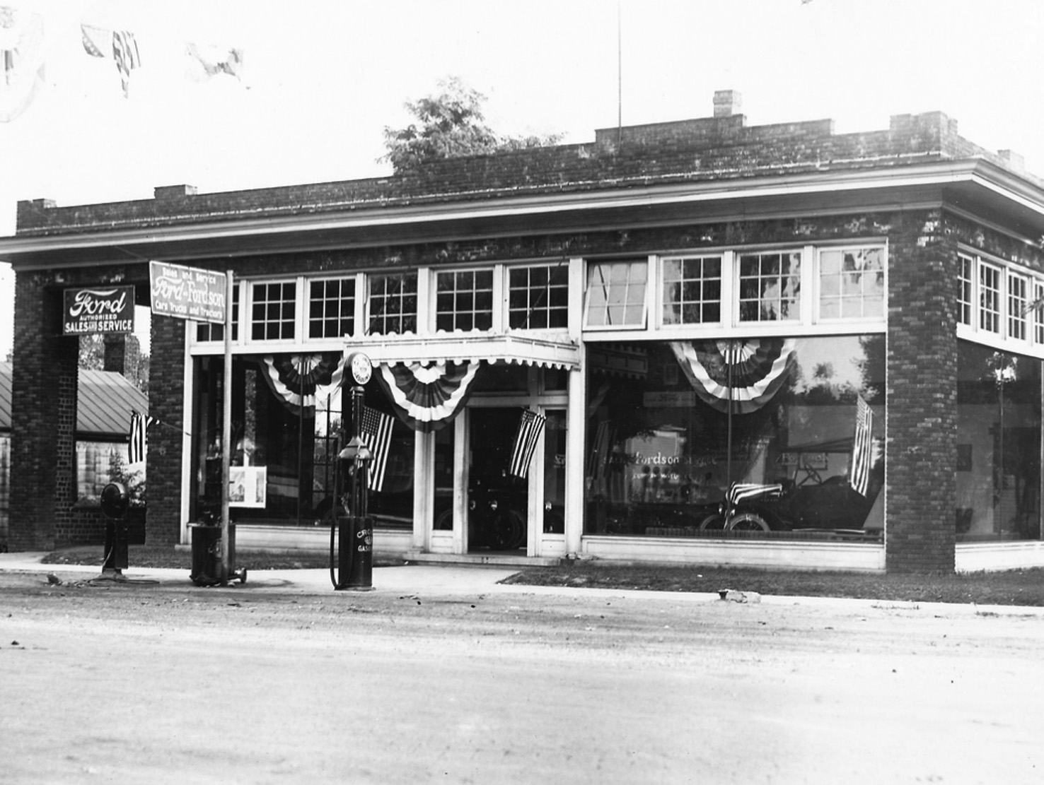 Photograph Vintage Ford Dealer Service Center 1939c  8x10 